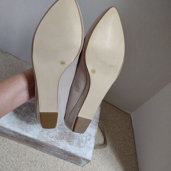 👍 BCBG Taupe Flats Size 9.5. A1 - Picture 4 of 4